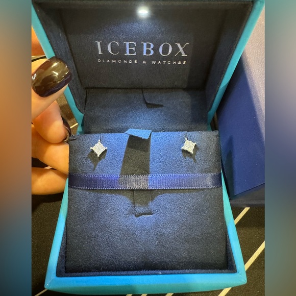 0.75ctw quad stud diamond earrings 14k solid gold - Picture 4 of 8